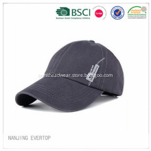 New Coming Cotton Sports Cap with Metal Badge